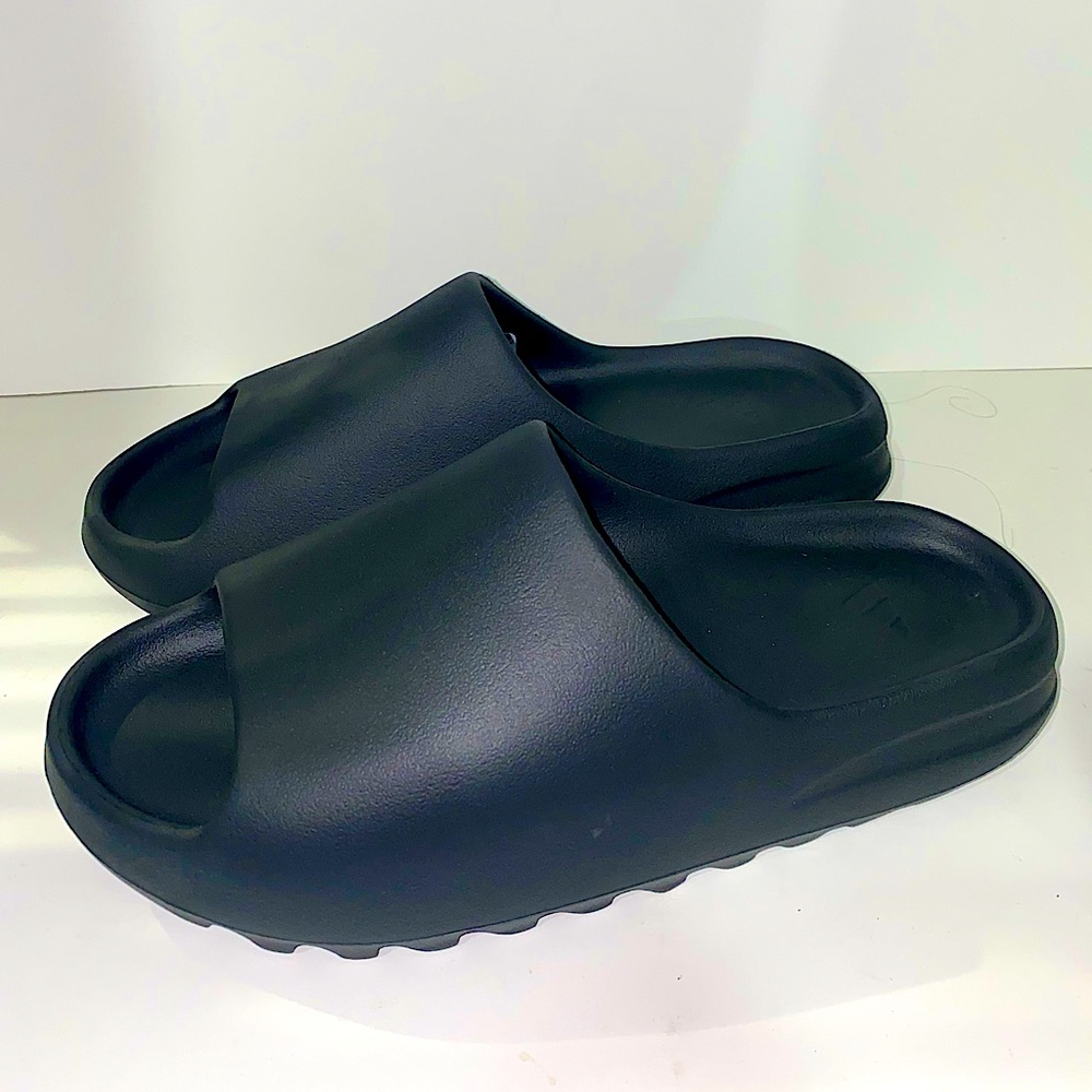 Adidas Yeezy Slide - ONYX.  Size 12 NEW
